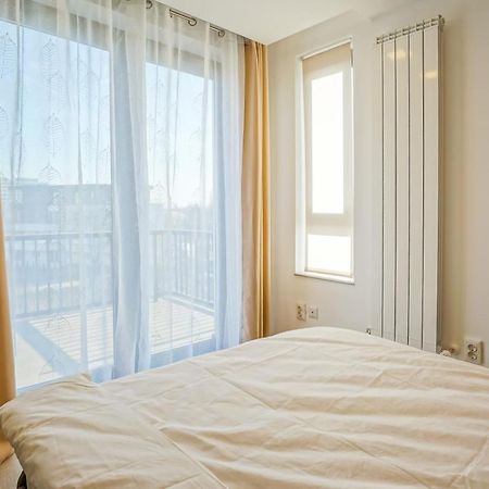 Bright Apartments Moments Away From Herastrau Park, Mall And Metro Bukares Bagian luar foto