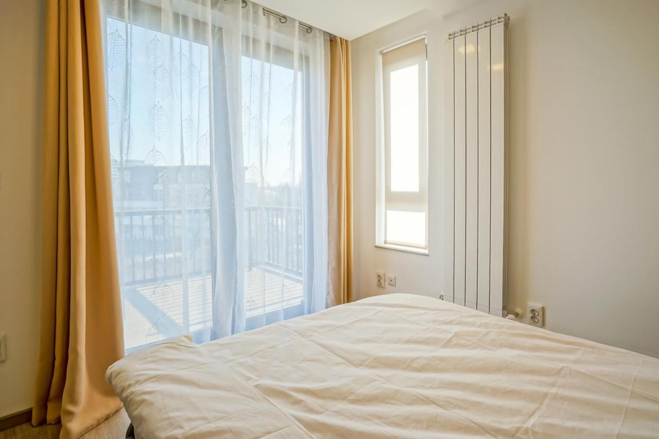 Bright Apartments Moments Away From Herastrau Park, Mall And Metro Bukares Bagian luar foto