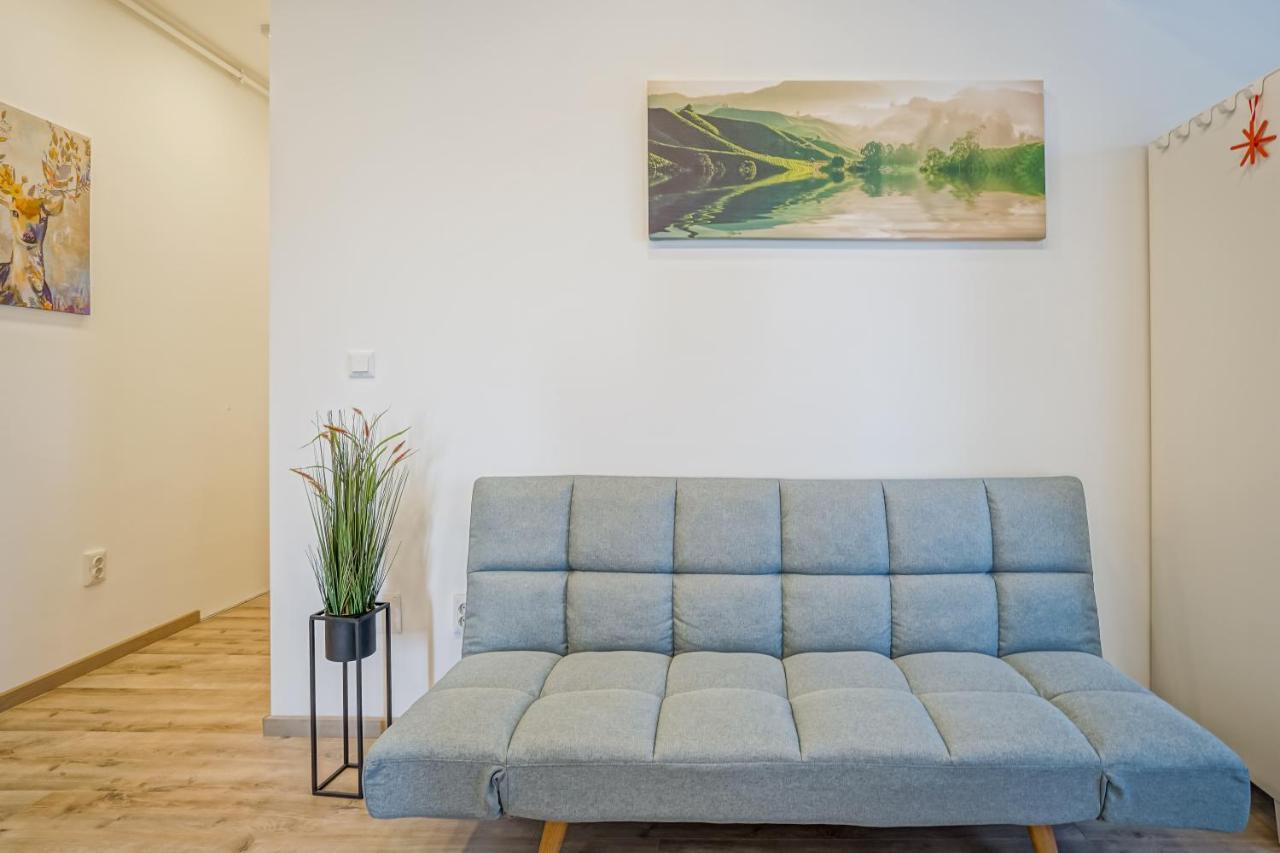 Bright Apartments Moments Away From Herastrau Park, Mall And Metro Bukares Bagian luar foto
