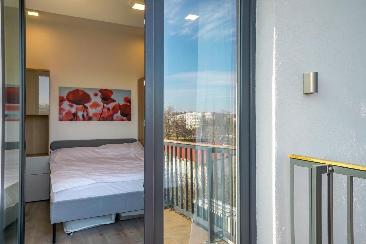 Bright Apartments Moments Away From Herastrau Park, Mall And Metro Bukares Bagian luar foto
