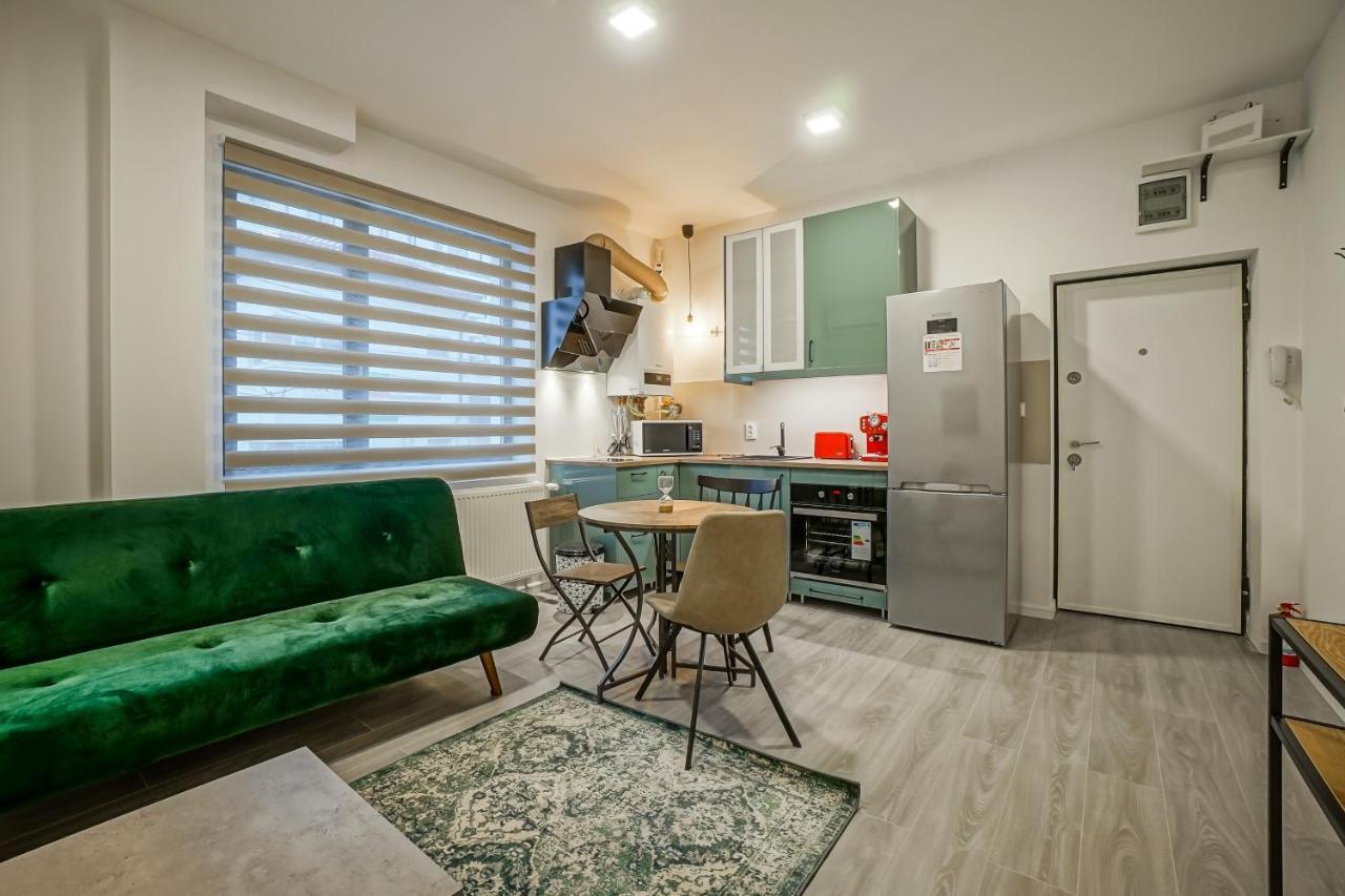 Bright Apartments Moments Away From Herastrau Park, Mall And Metro Bukares Bagian luar foto