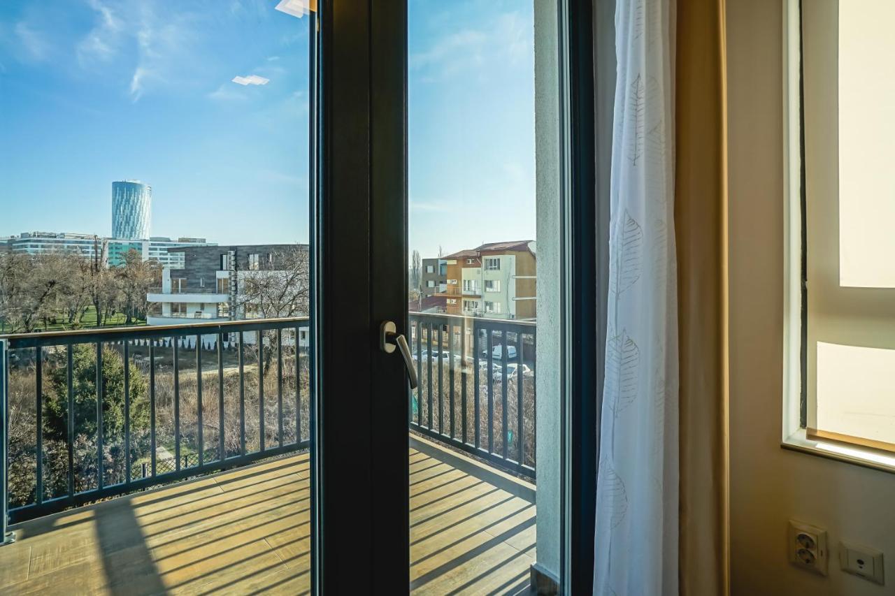 Bright Apartments Moments Away From Herastrau Park, Mall And Metro Bukares Bagian luar foto