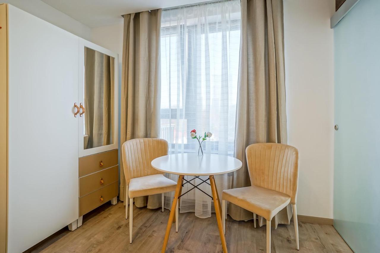 Bright Apartments Moments Away From Herastrau Park, Mall And Metro Bukares Bagian luar foto