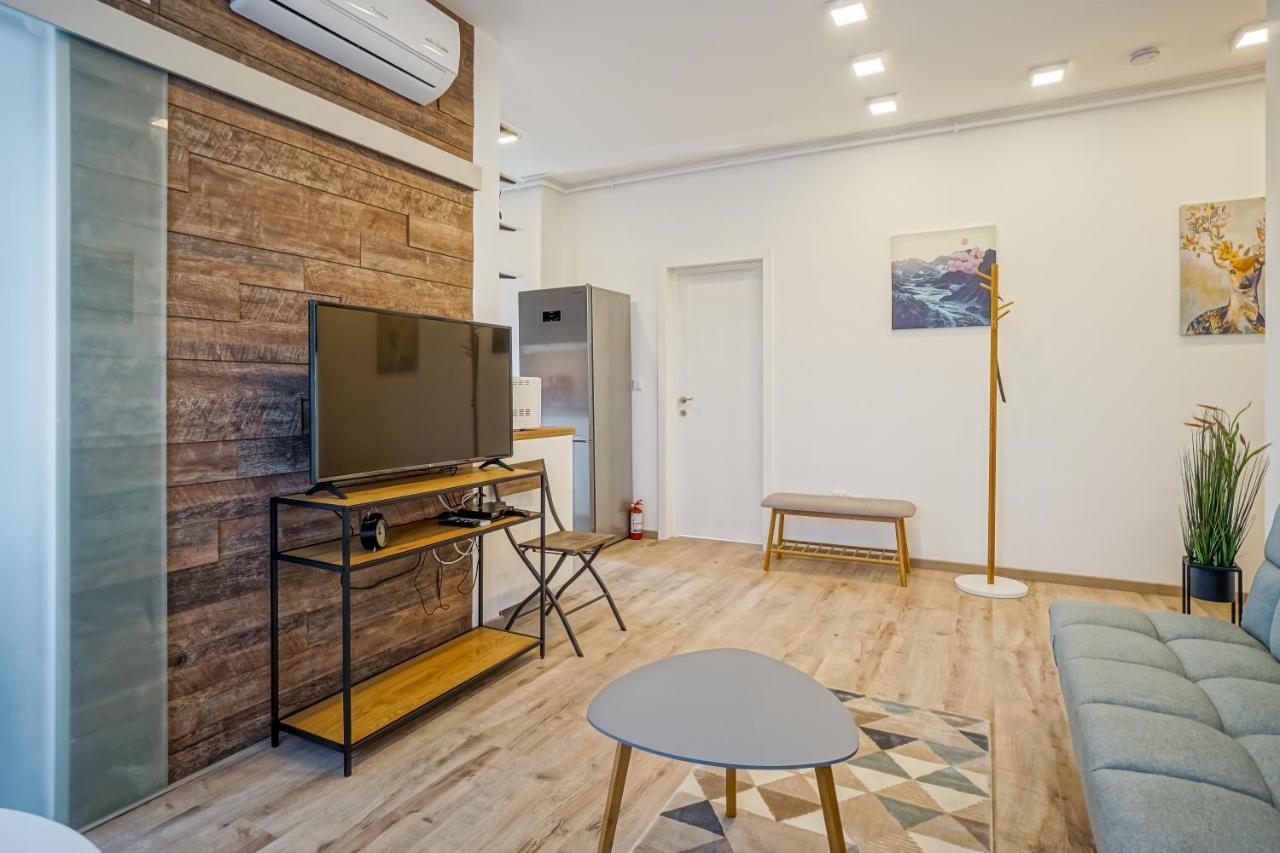 Bright Apartments Moments Away From Herastrau Park, Mall And Metro Bukares Bagian luar foto