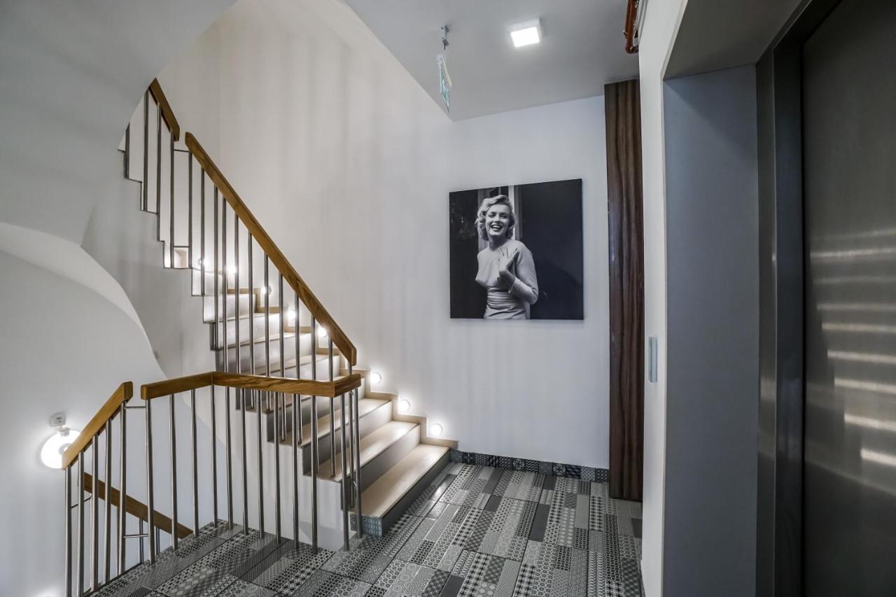 Bright Apartments Moments Away From Herastrau Park, Mall And Metro Bukares Bagian luar foto