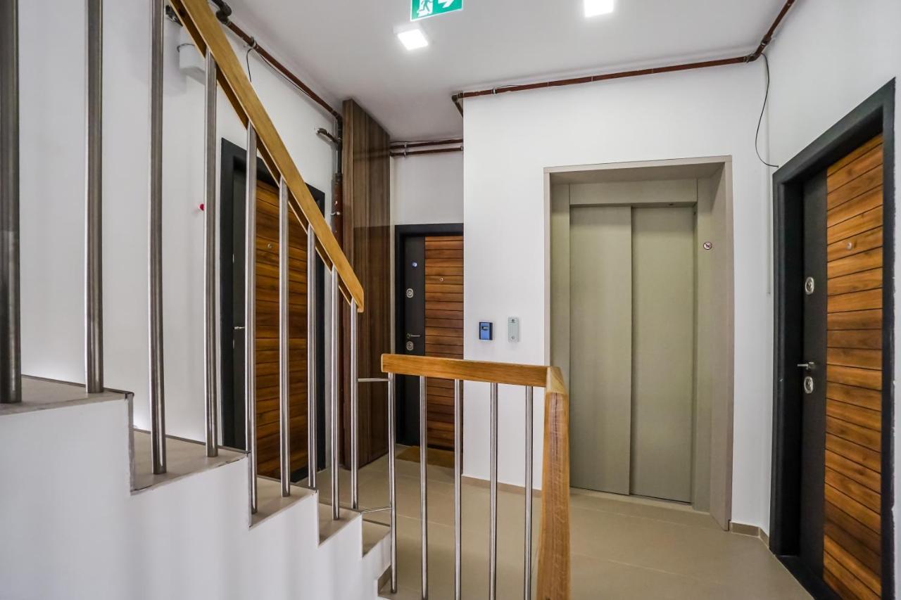 Bright Apartments Moments Away From Herastrau Park, Mall And Metro Bukares Bagian luar foto
