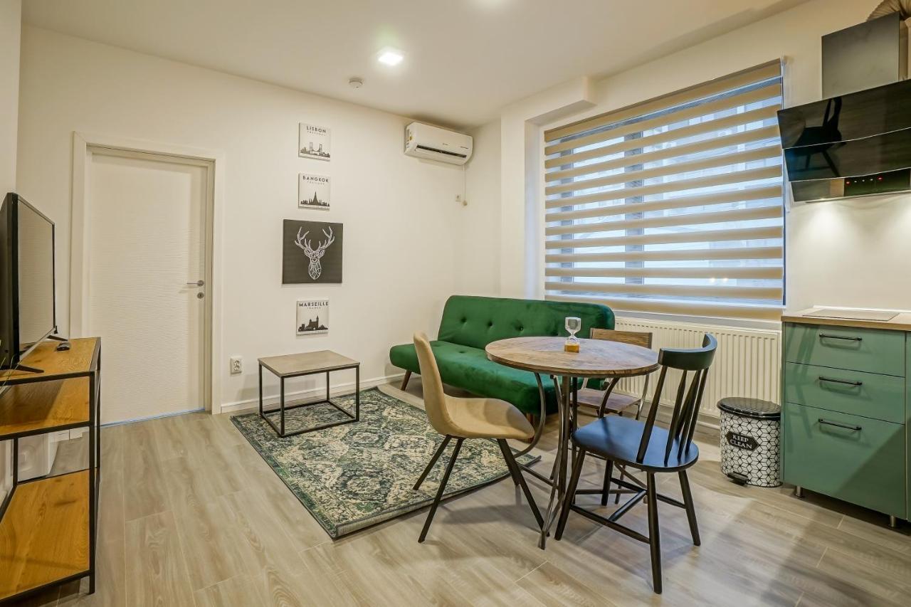 Bright Apartments Moments Away From Herastrau Park, Mall And Metro Bukares Bagian luar foto