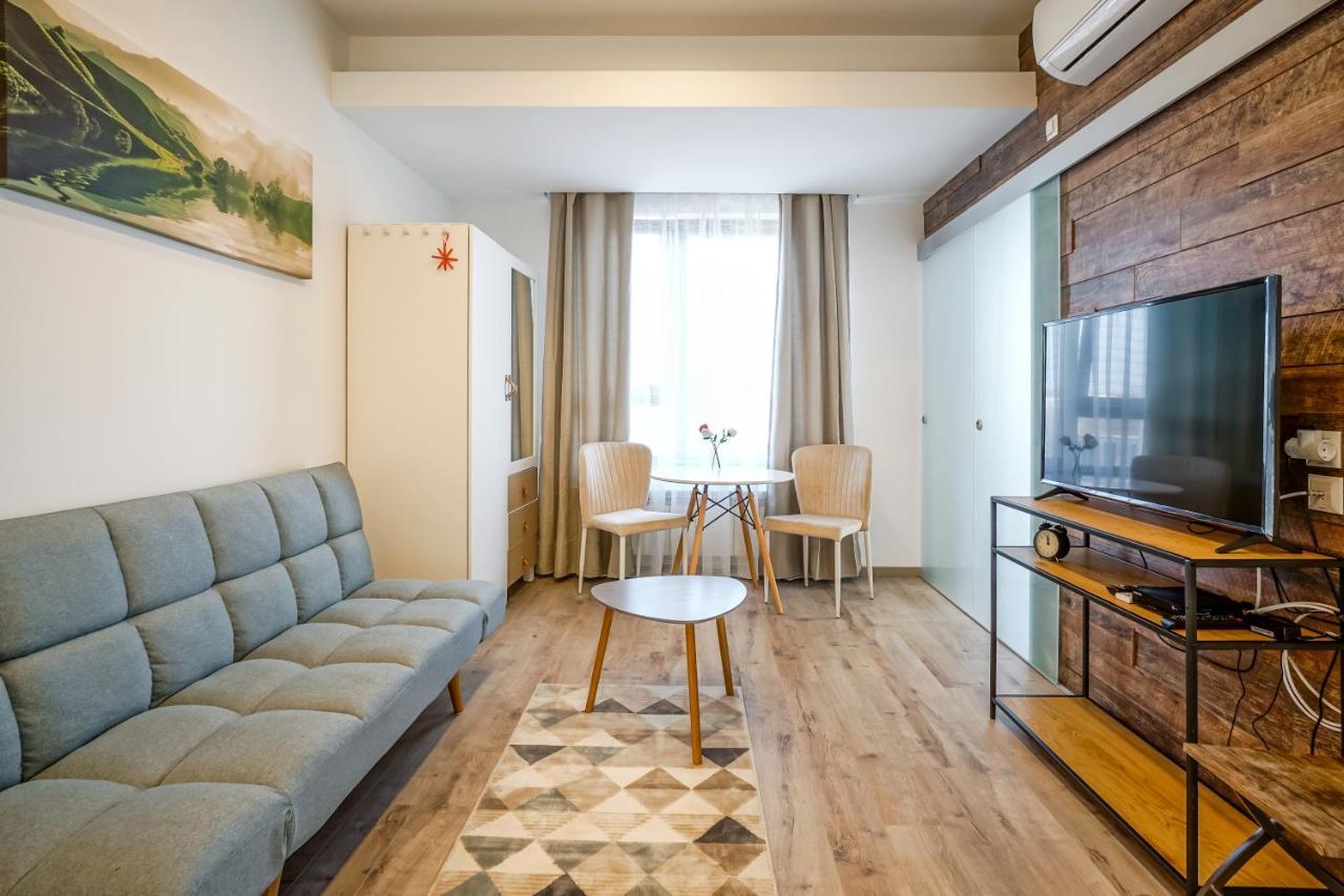 Bright Apartments Moments Away From Herastrau Park, Mall And Metro Bukares Bagian luar foto